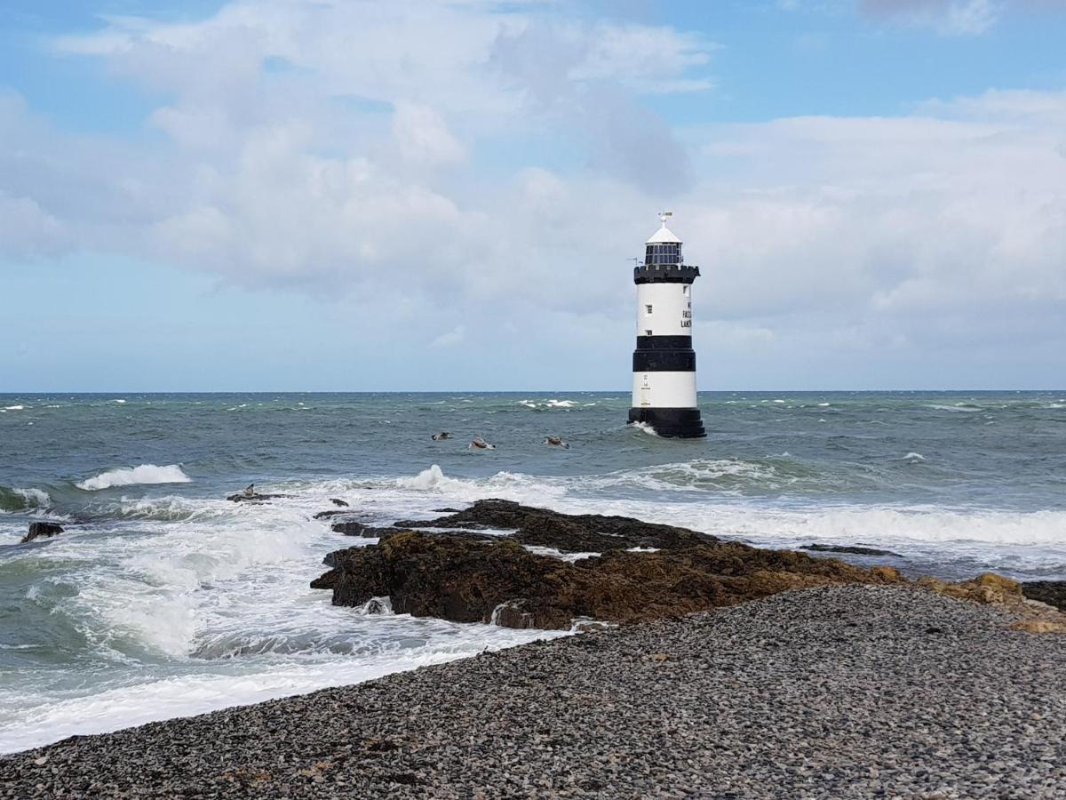 The Hut Wales - A Sea Front Inn Holyhead Esterno foto
