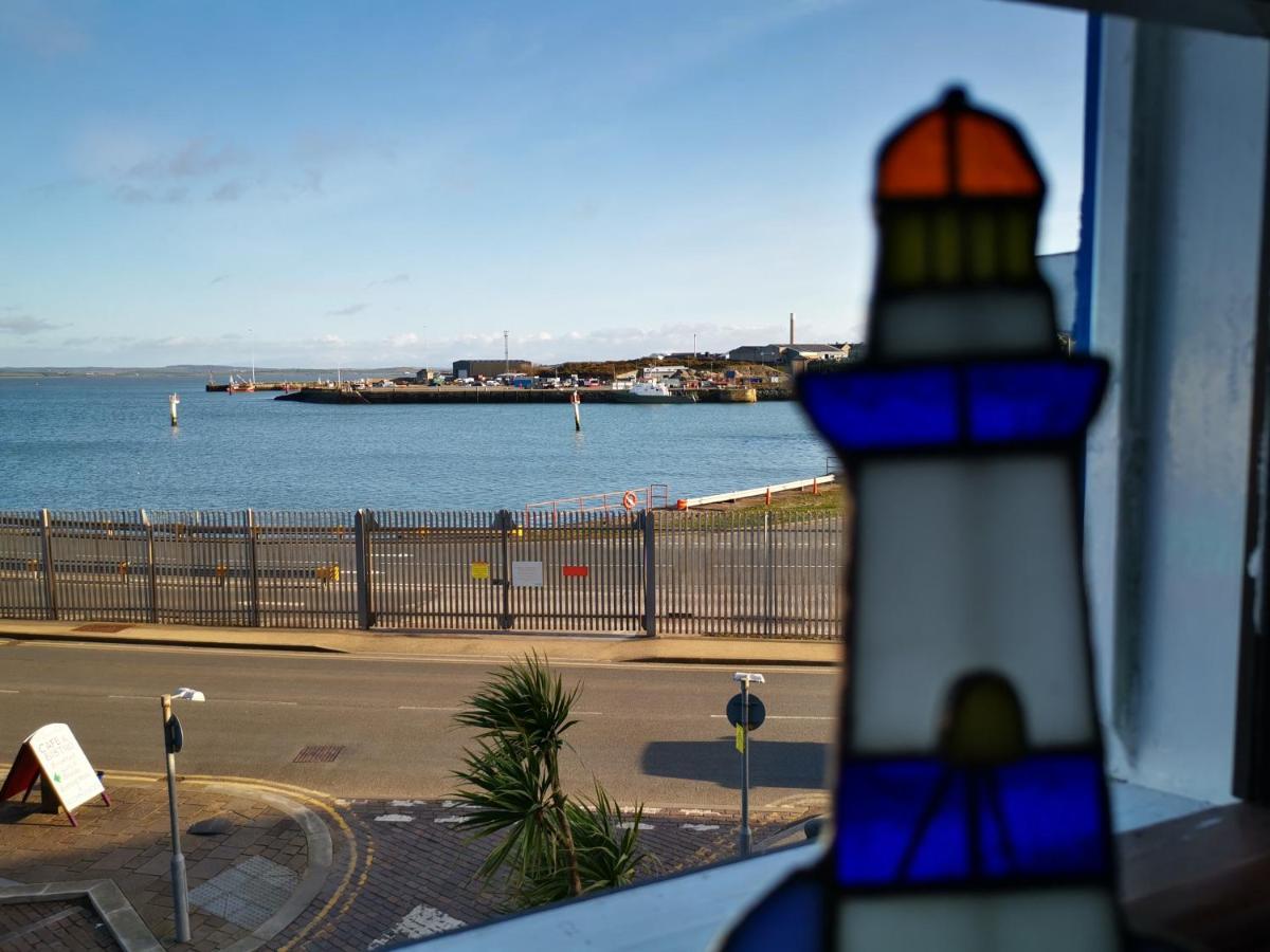The Hut Wales - A Sea Front Inn Holyhead Esterno foto