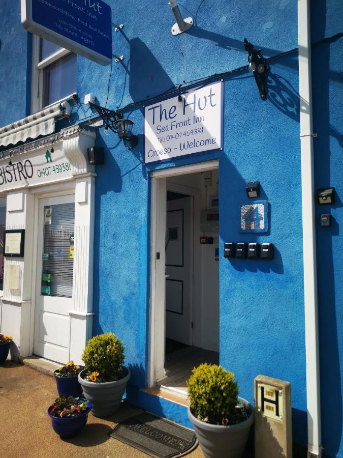 The Hut Wales - A Sea Front Inn Holyhead Esterno foto
