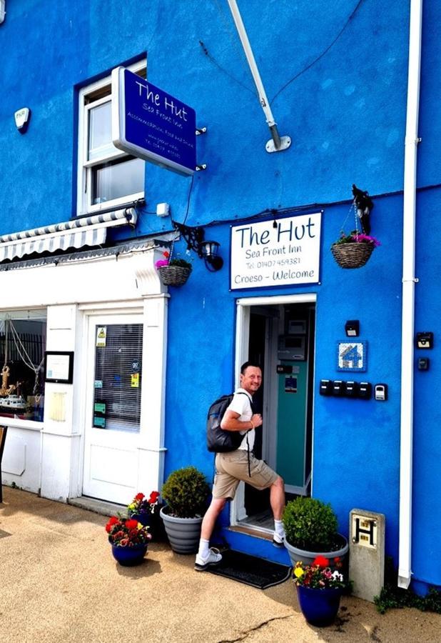 The Hut Wales - A Sea Front Inn Holyhead Esterno foto